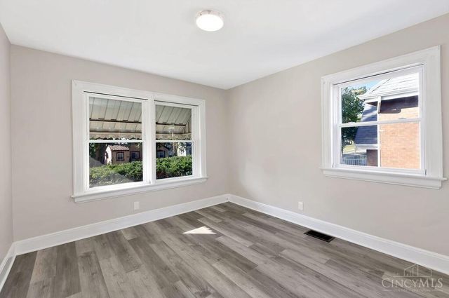 1522 Kenova Avenue, Cincinnati, OH 45237