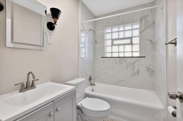 1522 Kenova Avenue, Cincinnati, OH 45237