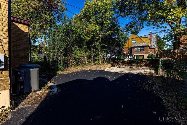 1522 Kenova Avenue, Cincinnati, OH 45237