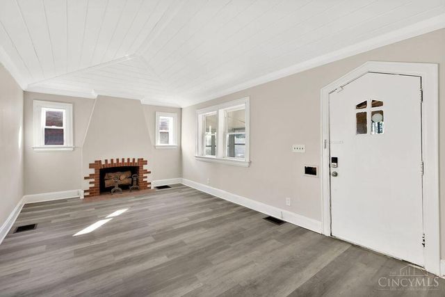 1522 Kenova Avenue, Cincinnati, OH 45237