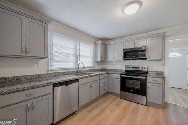 56 East Avenue, Rossville, GA 30741