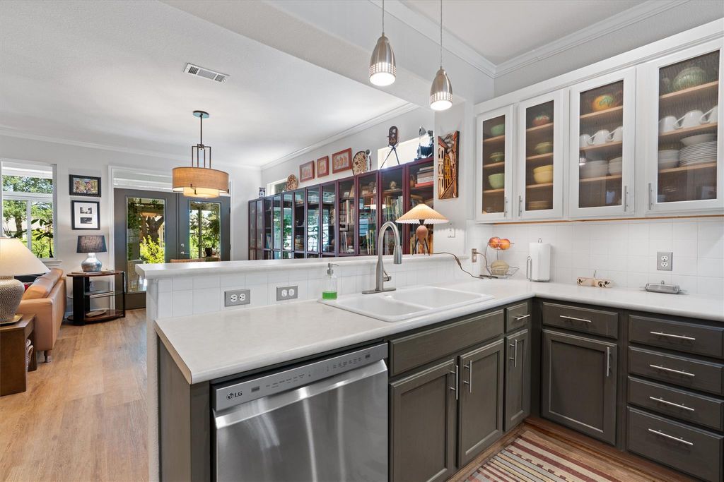 124 Harness LN, Georgetown, TX 78633