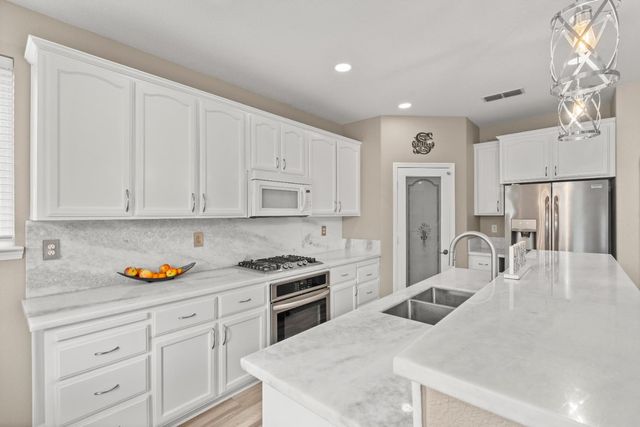 2483 Bear River Ct, West Sacramento, CA 95691