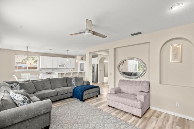 2483 Bear River Ct, West Sacramento, CA 95691