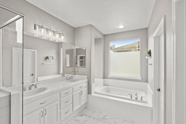 2483 Bear River Ct, West Sacramento, CA 95691