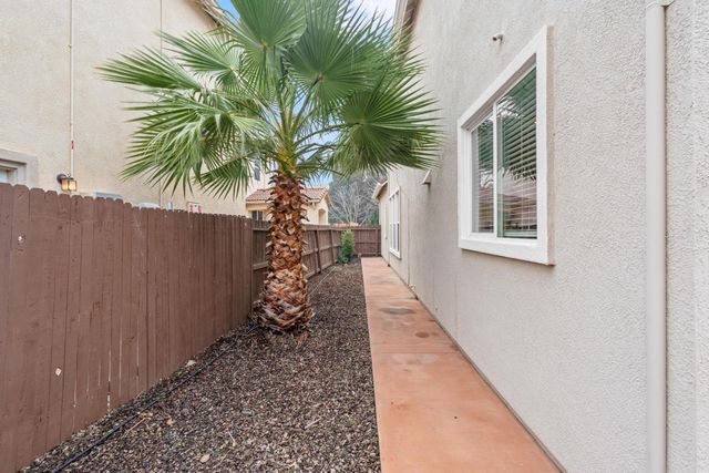 2483 Bear River Ct, West Sacramento, CA 95691