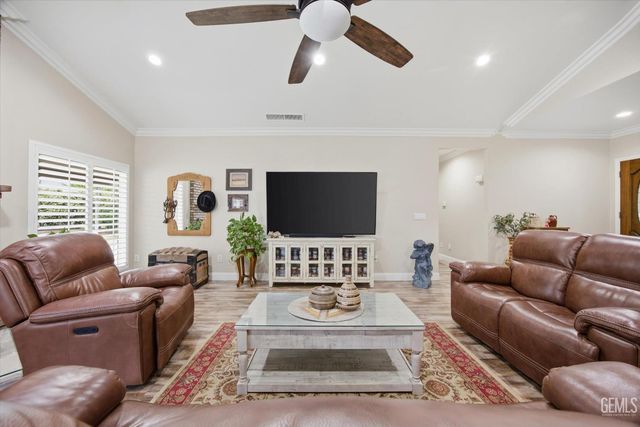 1328 Valov Lane, Bakersfield, CA 93314
