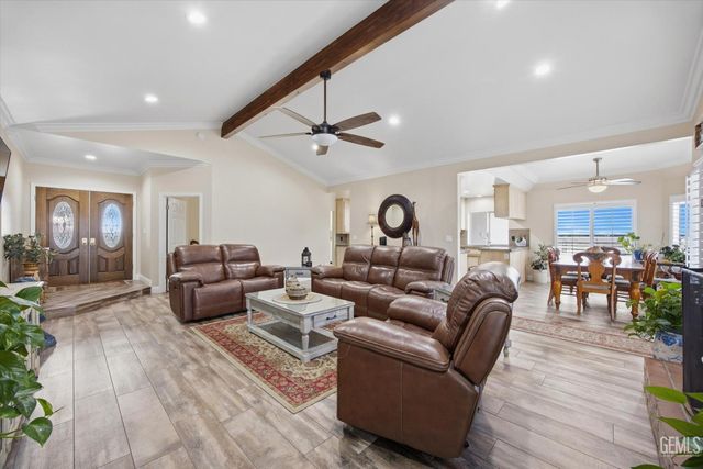 1328 Valov Lane, Bakersfield, CA 93314