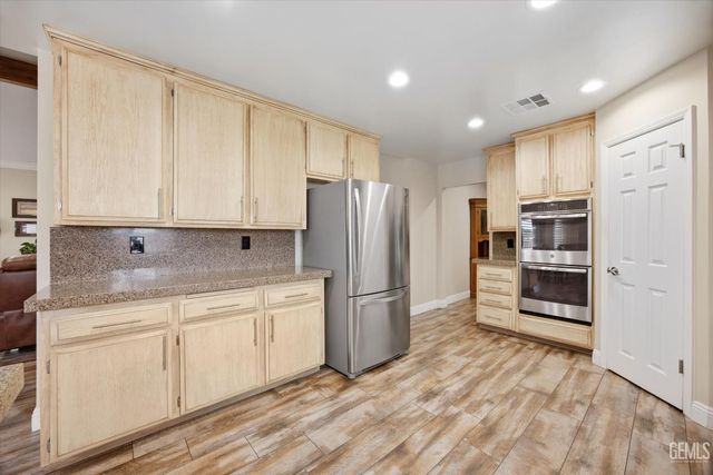 1328 Valov Lane, Bakersfield, CA 93314