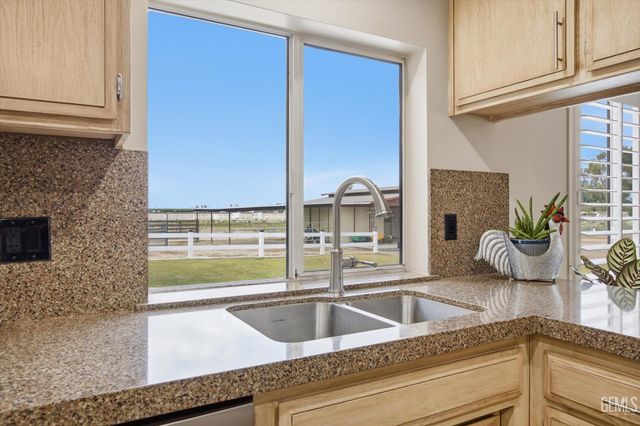 1328 Valov Lane, Bakersfield, CA 93314