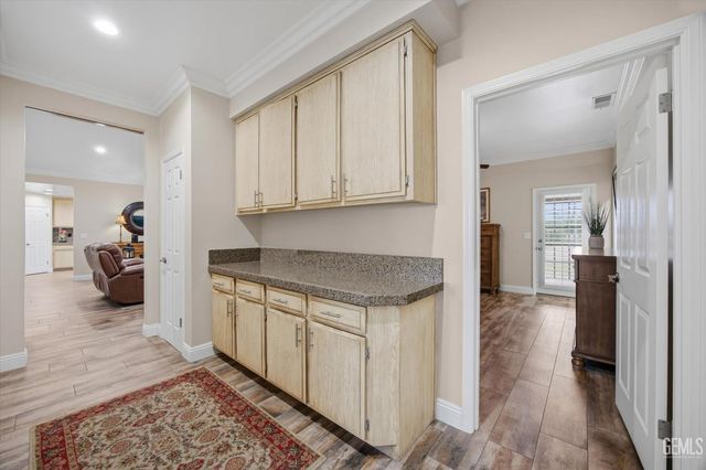 1328 Valov Lane, Bakersfield, CA 93314