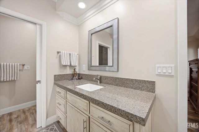 1328 Valov Lane, Bakersfield, CA 93314