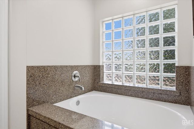 1328 Valov Lane, Bakersfield, CA 93314
