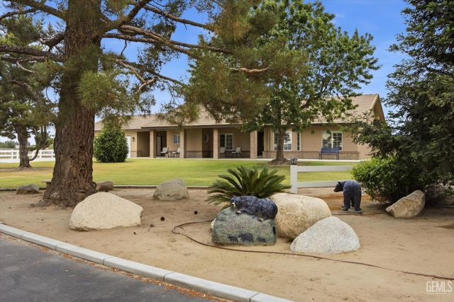 1328 Valov Lane, Bakersfield, CA 93314