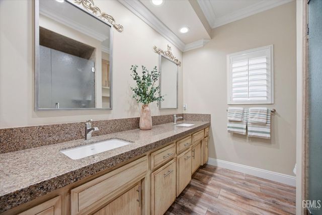 1328 Valov Lane, Bakersfield, CA 93314