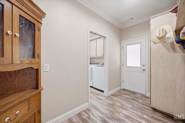 1328 Valov Lane, Bakersfield, CA 93314