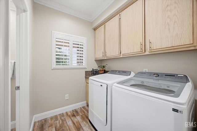 1328 Valov Lane, Bakersfield, CA 93314