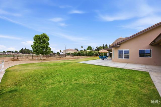 1328 Valov Lane, Bakersfield, CA 93314