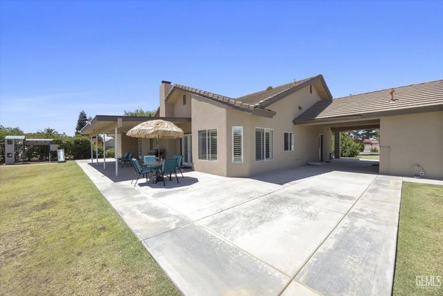1328 Valov Lane, Bakersfield, CA 93314