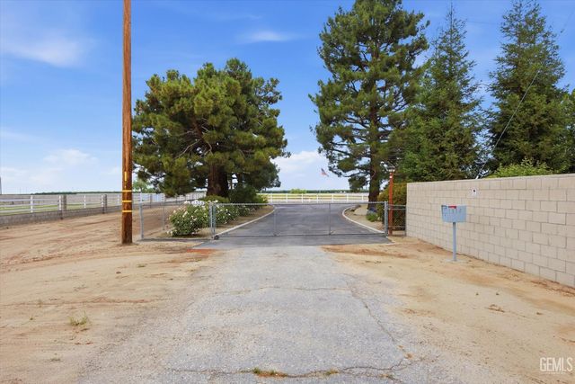 1328 Valov Lane, Bakersfield, CA 93314