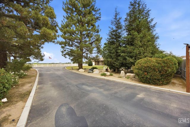 1328 Valov Lane, Bakersfield, CA 93314