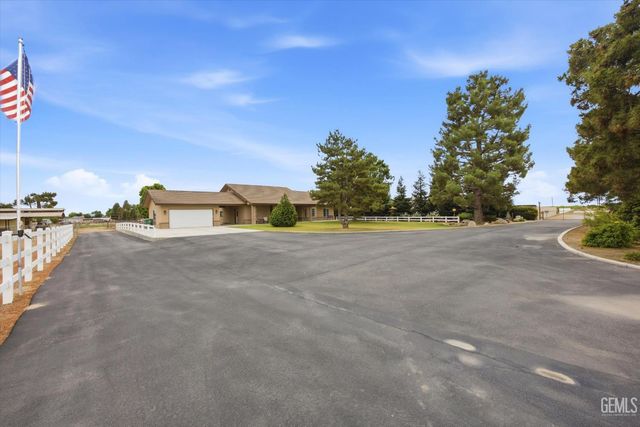 1328 Valov Lane, Bakersfield, CA 93314