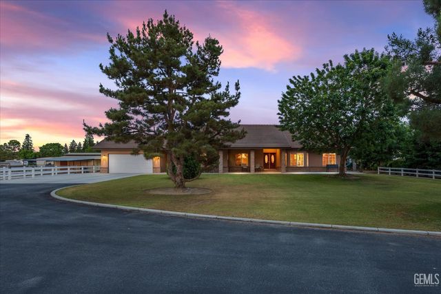 1328 Valov Lane, Bakersfield, CA 93314