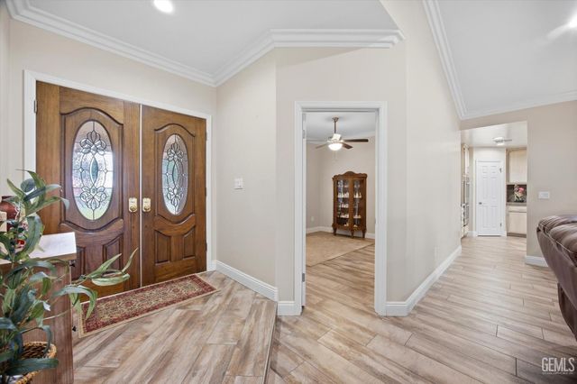 1328 Valov Lane, Bakersfield, CA 93314