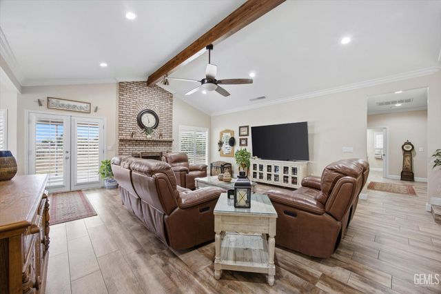 1328 Valov Lane, Bakersfield, CA 93314