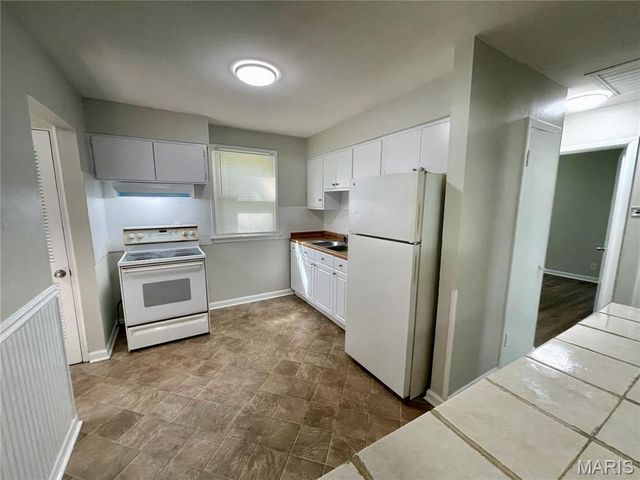 23 Mary Ann Court, Florissant, MO 63031