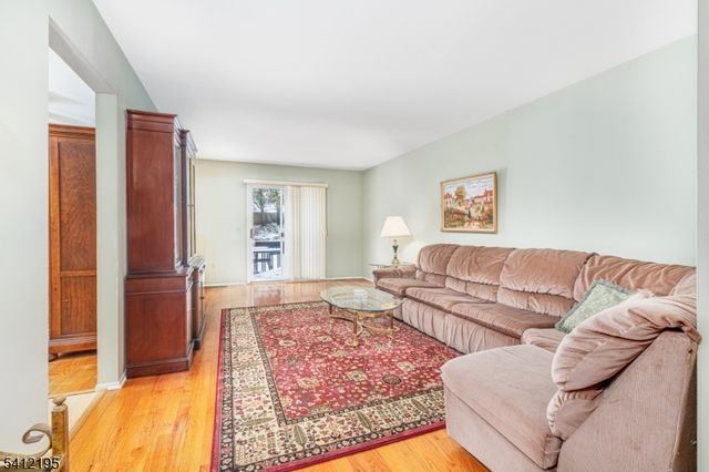 44 Mill Pond Rd 44, Woodland Park, NJ 07424