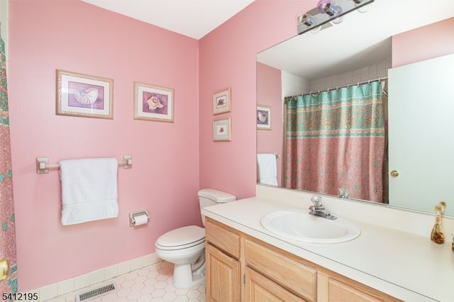 44 Mill Pond Rd 44, Woodland Park, NJ 07424