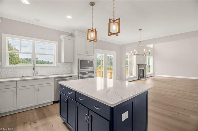 3104 Pasture View Drive, Summerfield, NC 27358