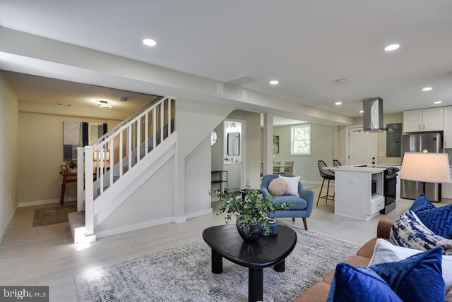 8426 WOODLAWN ST, Alexandria, VA 22309