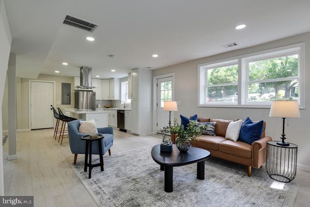 8426 WOODLAWN ST, Alexandria, VA 22309