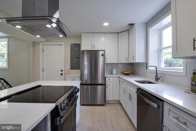 8426 WOODLAWN ST, Alexandria, VA 22309