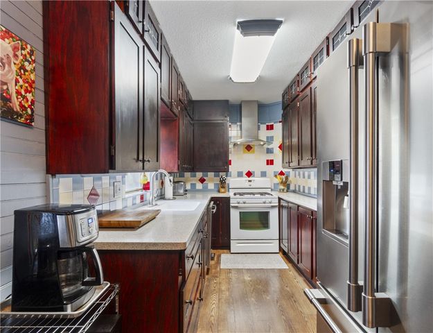 42 Vaughn Street, Eureka Springs, AR 72632