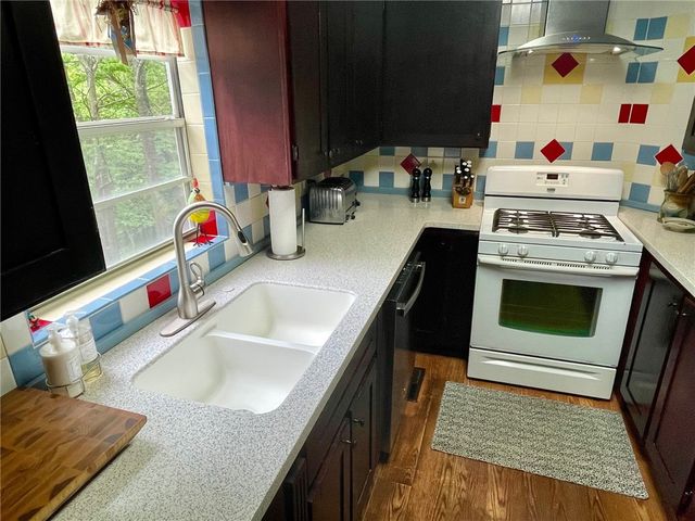 42 Vaughn Street, Eureka Springs, AR 72632