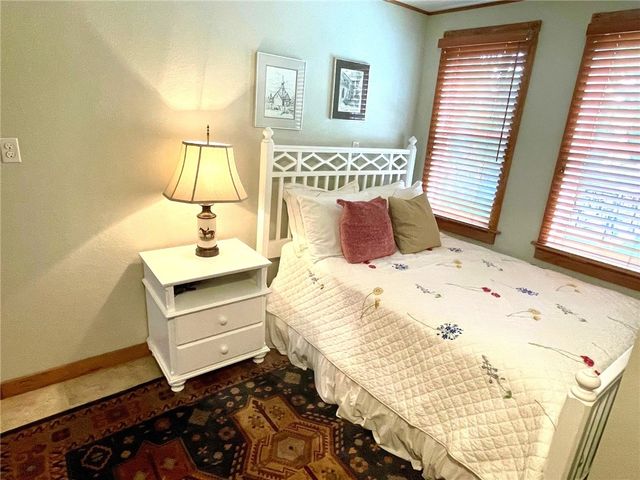 42 Vaughn Street, Eureka Springs, AR 72632