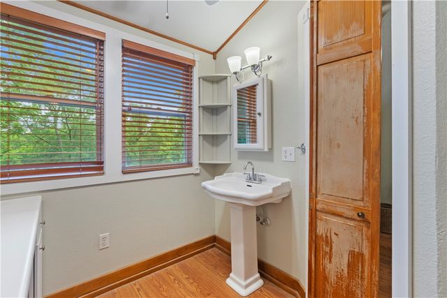 42 Vaughn Street, Eureka Springs, AR 72632