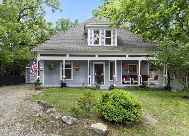 42 Vaughn Street, Eureka Springs, AR 72632