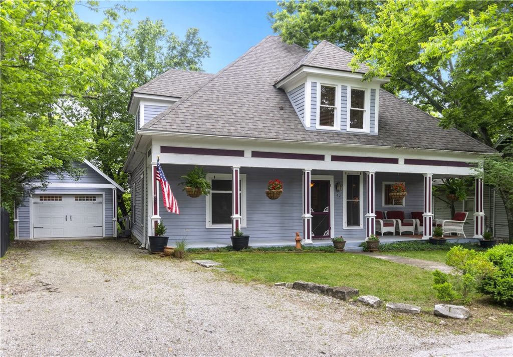 42 Vaughn Street, Eureka Springs, AR 72632