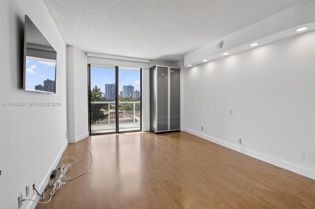 20281 E Country Club Dr 405, Aventura, FL 33180