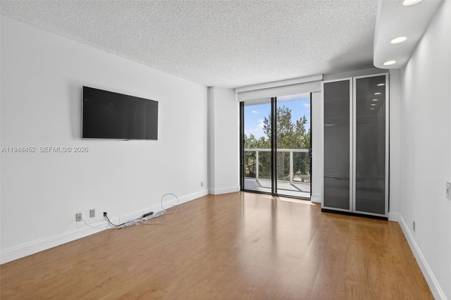 20281 E Country Club Dr 405, Aventura, FL 33180