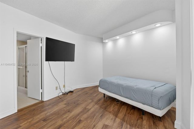 20281 E Country Club Dr 405, Aventura, FL 33180