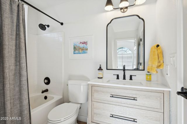 14239 N EDGEWORTH Drive A, Fountain Hills, AZ 85268