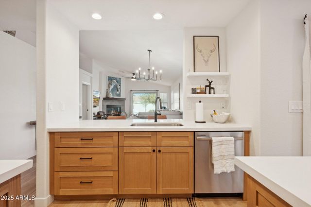 14239 N EDGEWORTH Drive A, Fountain Hills, AZ 85268