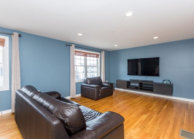 985 Trapelo Road 23, Waltham, MA 02452