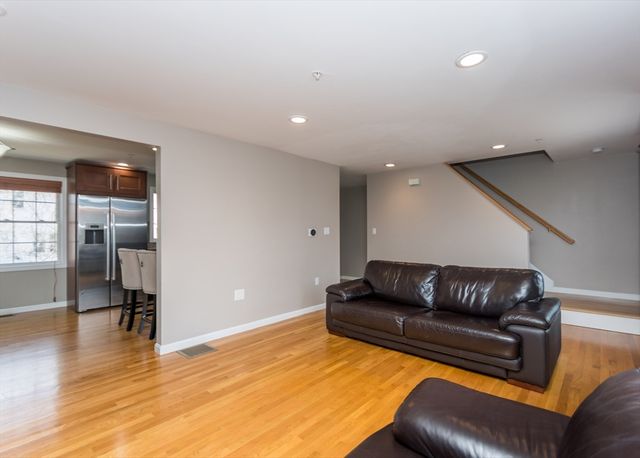 985 Trapelo Road 23, Waltham, MA 02452