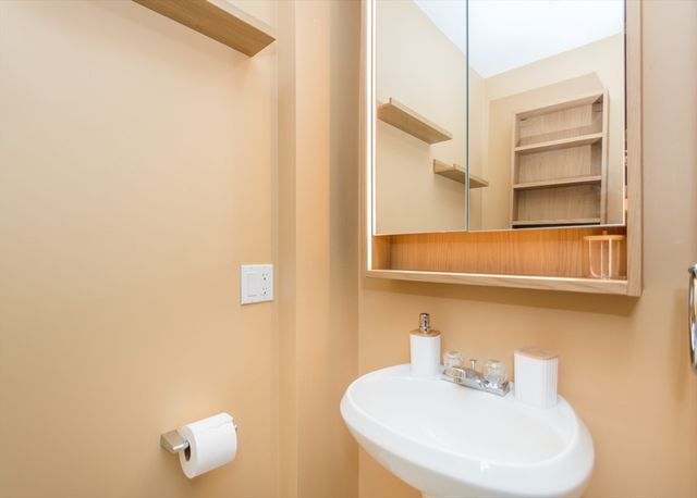 985 Trapelo Road 23, Waltham, MA 02452